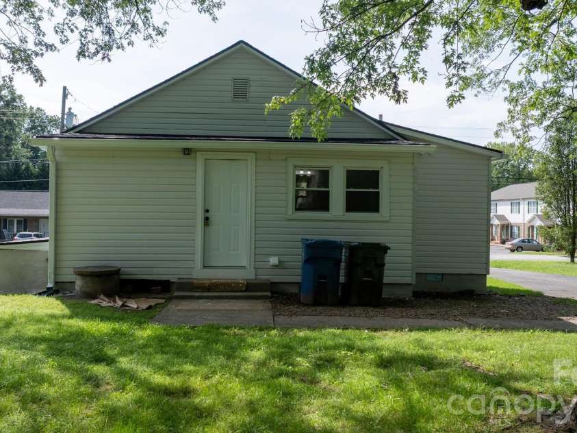 1320 14th Street Drive, Hickory, NC 28601.  MLS# CAR4414927, YatesRealty ID 44518. 