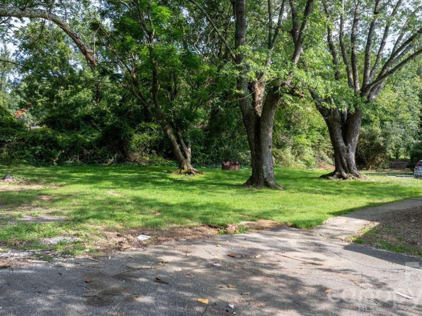 1320 14th Street Drive, Hickory, NC 28601.  MLS# CAR4414927, YatesRealty ID 44518. 