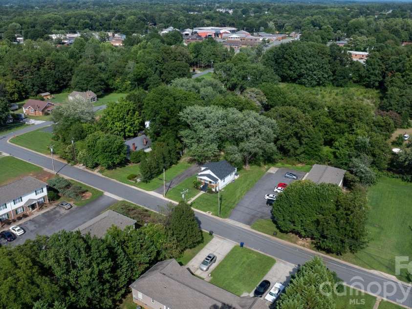 1320 14th Street Drive, Hickory, NC 28601.  MLS# CAR4414927, YatesRealty ID 44518. 
