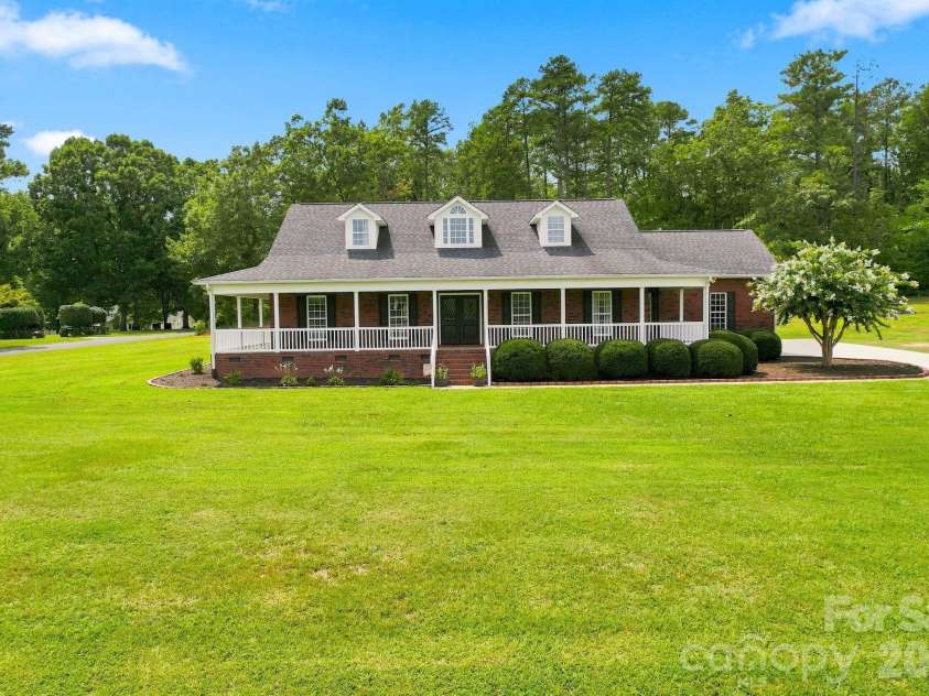 1134 Oakwood Drive, Chester, SC 29706.  MLS# CAR4414941, YatesRealty ID 44519. 