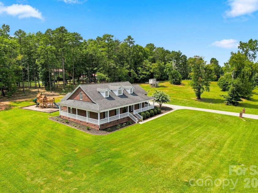 1134 Oakwood Drive, Chester, SC 29706.  MLS# CAR4414941, YatesRealty ID 44519. 