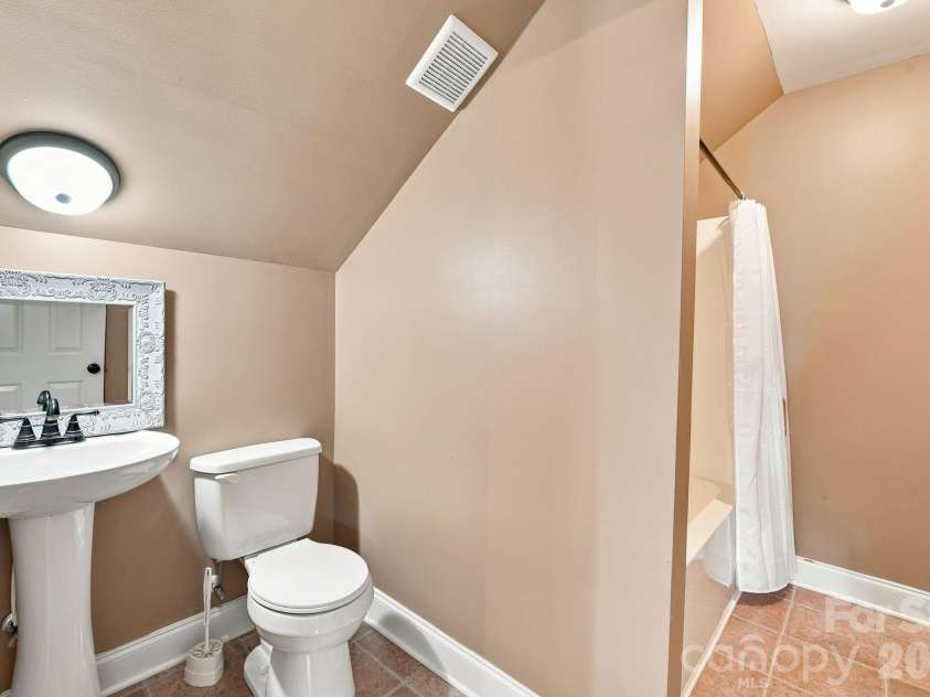 1134 Oakwood Drive, Chester, SC 29706.  MLS# CAR4414941, YatesRealty ID 44519. 