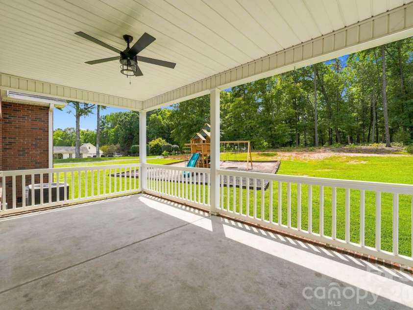 1134 Oakwood Drive, Chester, SC 29706.  MLS# CAR4414941, YatesRealty ID 44519. 