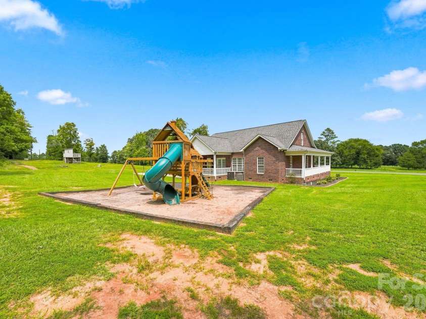 1134 Oakwood Drive, Chester, SC 29706.  MLS# CAR4414941, YatesRealty ID 44519. 