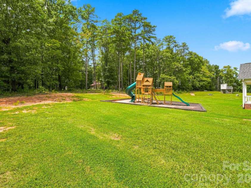 1134 Oakwood Drive, Chester, SC 29706.  MLS# CAR4414941, YatesRealty ID 44519. 