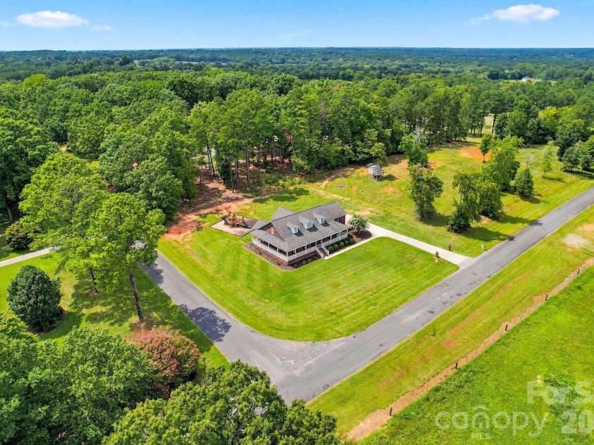 1134 Oakwood Drive, Chester, SC 29706.  MLS# CAR4414941, YatesRealty ID 44519. 