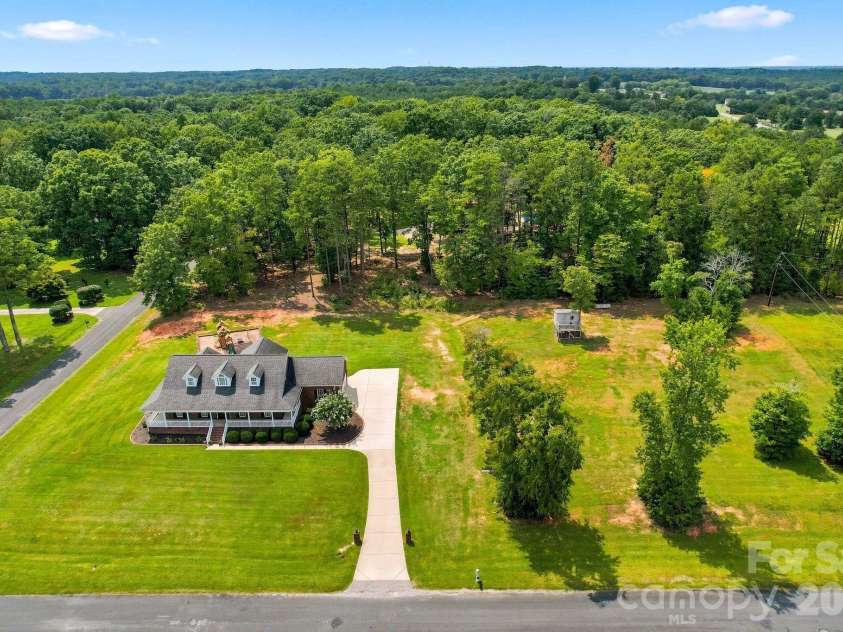 1134 Oakwood Drive, Chester, SC 29706.  MLS# CAR4414941, YatesRealty ID 44519. 