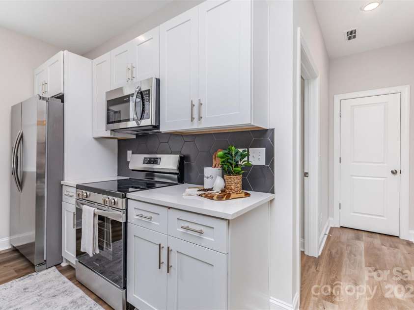 8931 Sharonbrook Drive, Charlotte, NC 28210.  MLS# CAR4243012, YatesRealty ID 4452. 