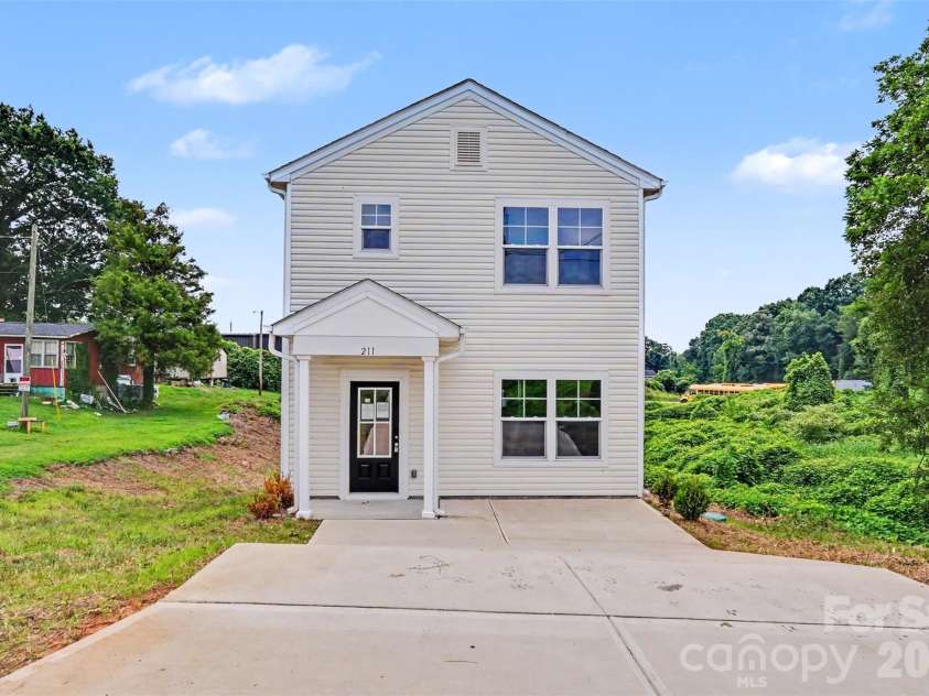 211 8th Avenue, Gastonia, NC 28054.  MLS# CAR4414650, YatesRealty ID 44520. 