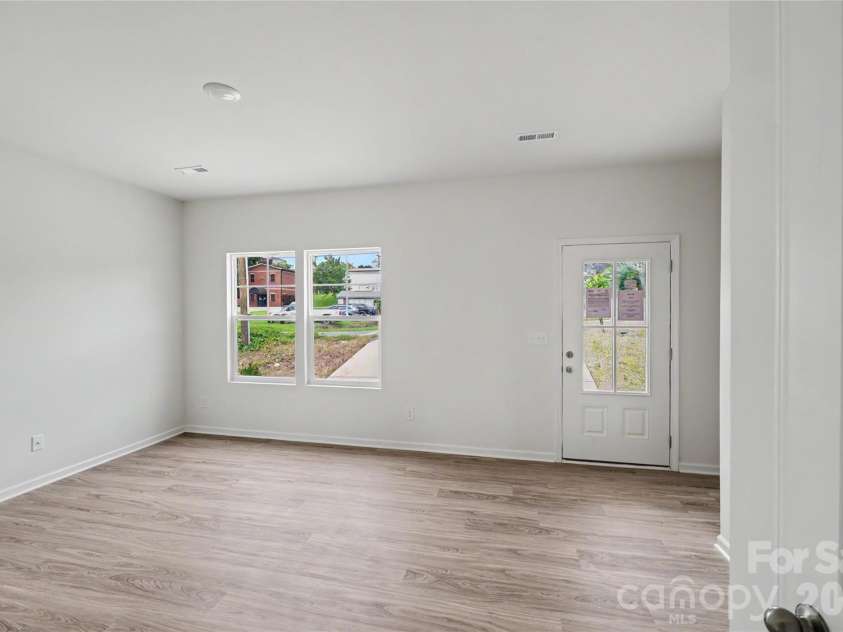 211 8th Avenue, Gastonia, NC 28054.  MLS# CAR4414650, YatesRealty ID 44520. 