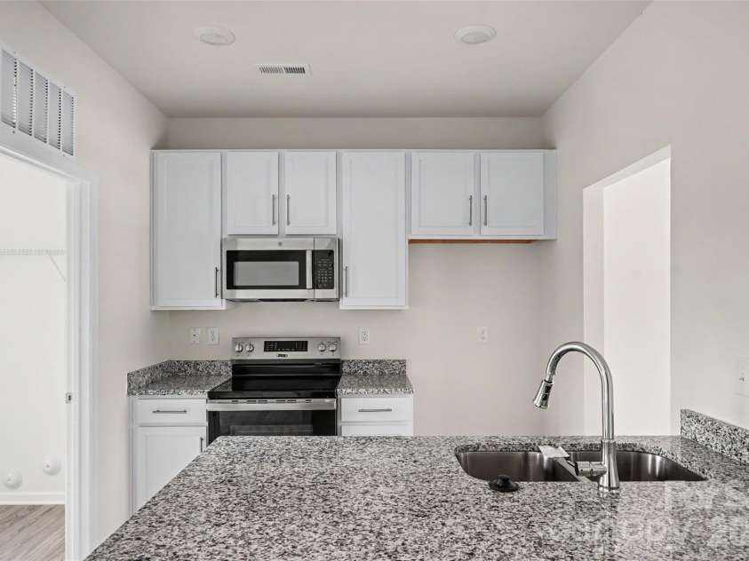 211 8th Avenue, Gastonia, NC 28054.  MLS# CAR4414650, YatesRealty ID 44520. 