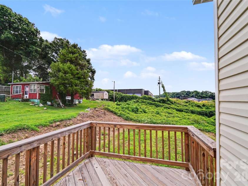 211 8th Avenue, Gastonia, NC 28054.  MLS# CAR4414650, YatesRealty ID 44520. 