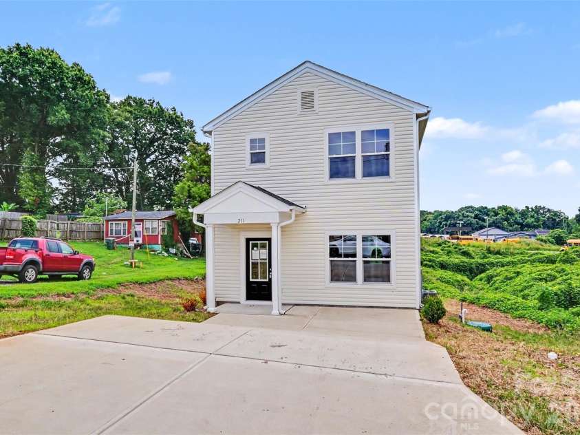 211 8th Avenue, Gastonia, NC 28054.  MLS# CAR4414650, YatesRealty ID 44520. 