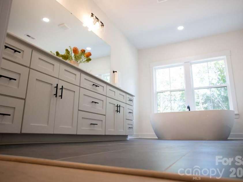 320 Laurel Crest Drive, Kannapolis, NC 28081.  MLS# CAR4413631, YatesRealty ID 44521. 