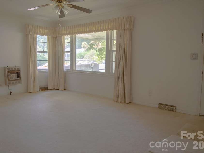 1006 3rd Avenue, Hendersonville, NC 28739.  MLS# CAR4413796, YatesRealty ID 44522. 