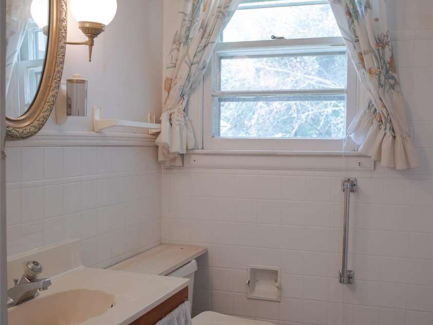 1006 3rd Avenue, Hendersonville, NC 28739.  MLS# CAR4413796, YatesRealty ID 44522. 