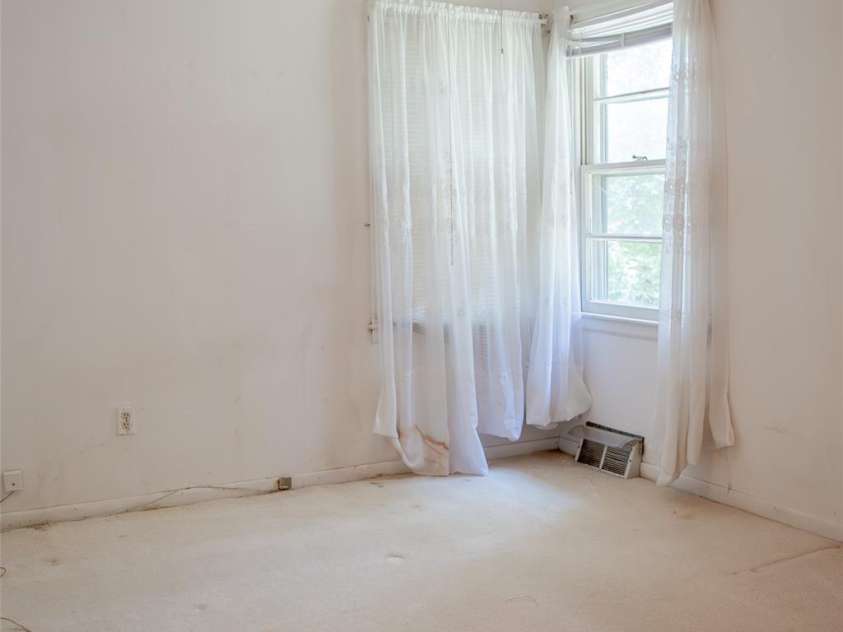 1006 3rd Avenue, Hendersonville, NC 28739.  MLS# CAR4413796, YatesRealty ID 44522. 