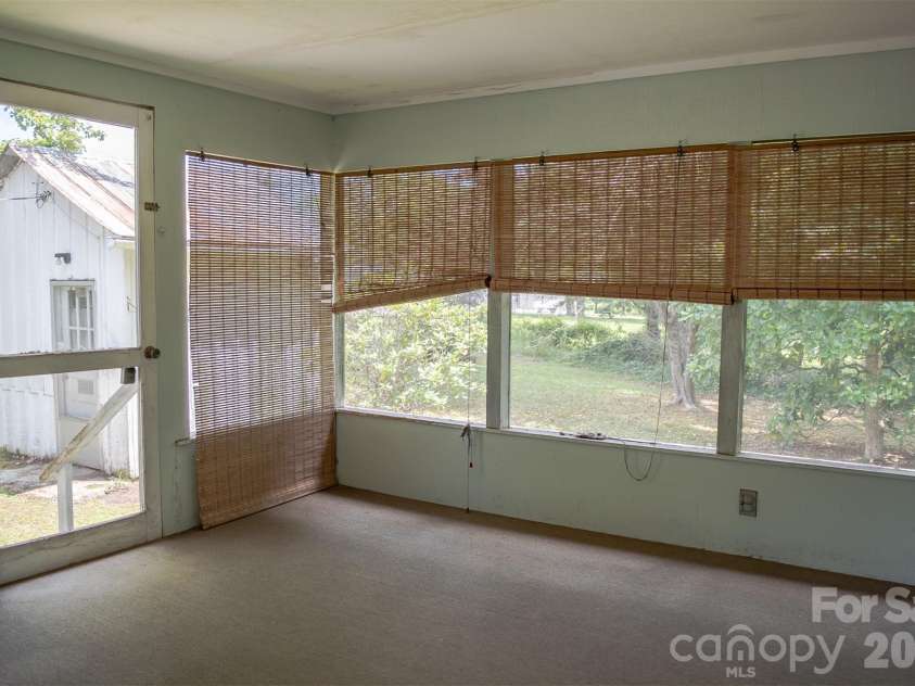 1006 3rd Avenue, Hendersonville, NC 28739.  MLS# CAR4413796, YatesRealty ID 44522. 