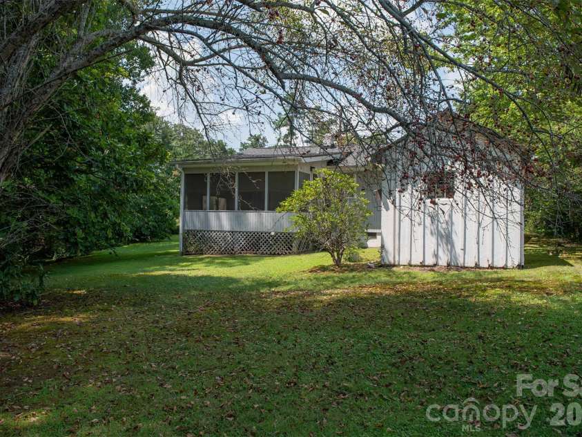 1006 3rd Avenue, Hendersonville, NC 28739.  MLS# CAR4413796, YatesRealty ID 44522. 