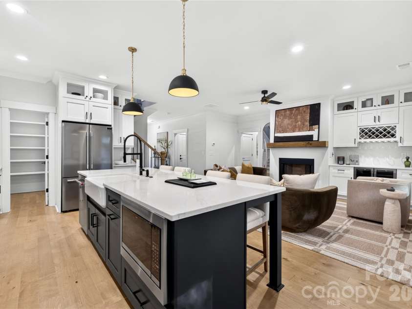 21017 Entrada Drive, Cornelius, NC 28031.  MLS# CAR4401505, YatesRealty ID 44524. 