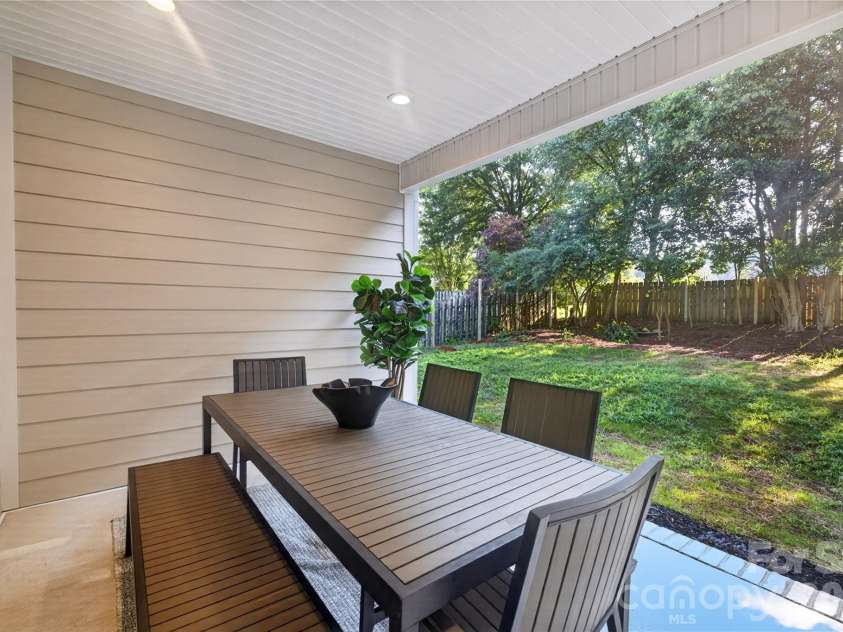 21017 Entrada Drive, Cornelius, NC 28031.  MLS# CAR4401505, YatesRealty ID 44524. 
