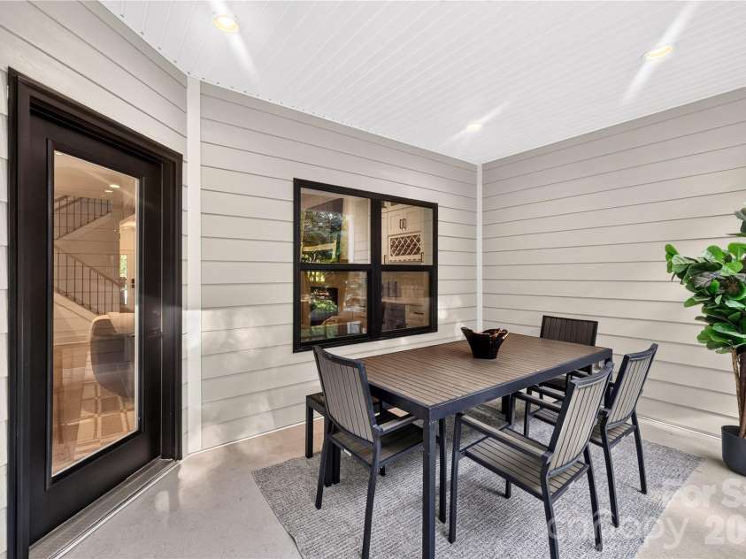 21017 Entrada Drive, Cornelius, NC 28031.  MLS# CAR4401505, YatesRealty ID 44524. 
