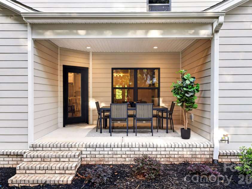 21017 Entrada Drive, Cornelius, NC 28031.  MLS# CAR4401505, YatesRealty ID 44524. 