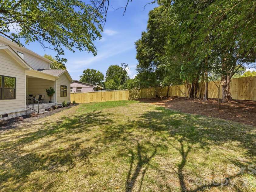 21017 Entrada Drive, Cornelius, NC 28031.  MLS# CAR4401505, YatesRealty ID 44524. 