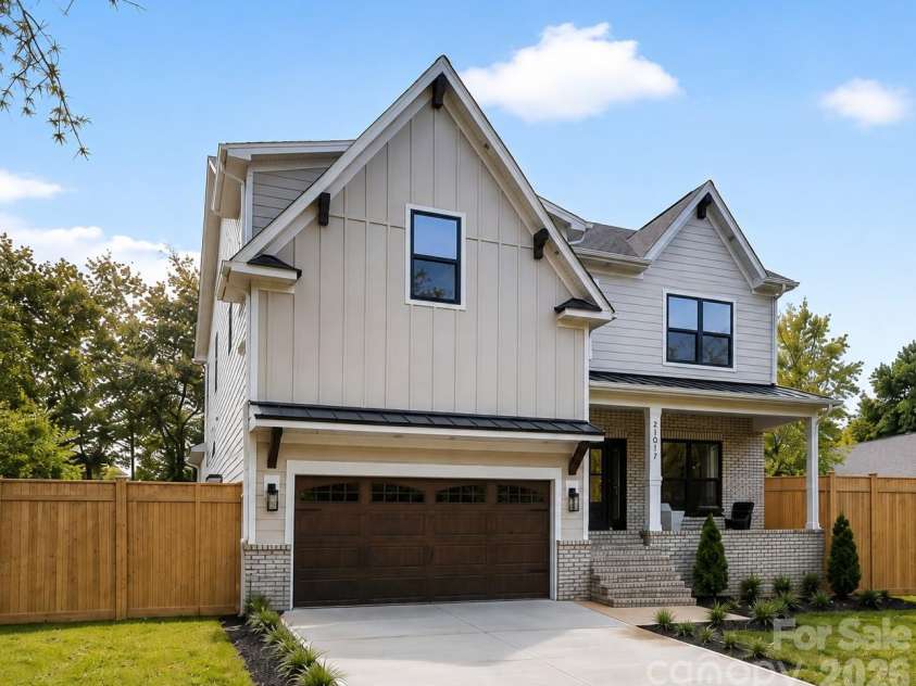21017 Entrada Drive, Cornelius, NC 28031.  MLS# CAR4401505, YatesRealty ID 44524. Fence is Representative