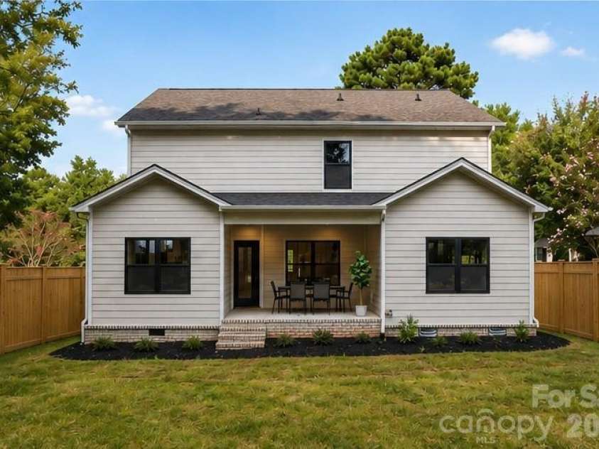 21017 Entrada Drive, Cornelius, NC 28031.  MLS# CAR4401505, YatesRealty ID 44524. Fence is representative