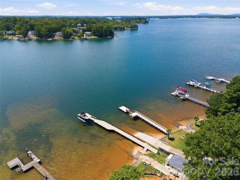21017 Entrada Drive, Cornelius, NC 28031.  MLS# CAR4401505, YatesRealty ID 44524. Private community dock