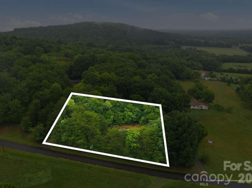154 Beagle Lane, Statesville, NC 28625.  MLS# CAR4409075, YatesRealty ID 44526. 