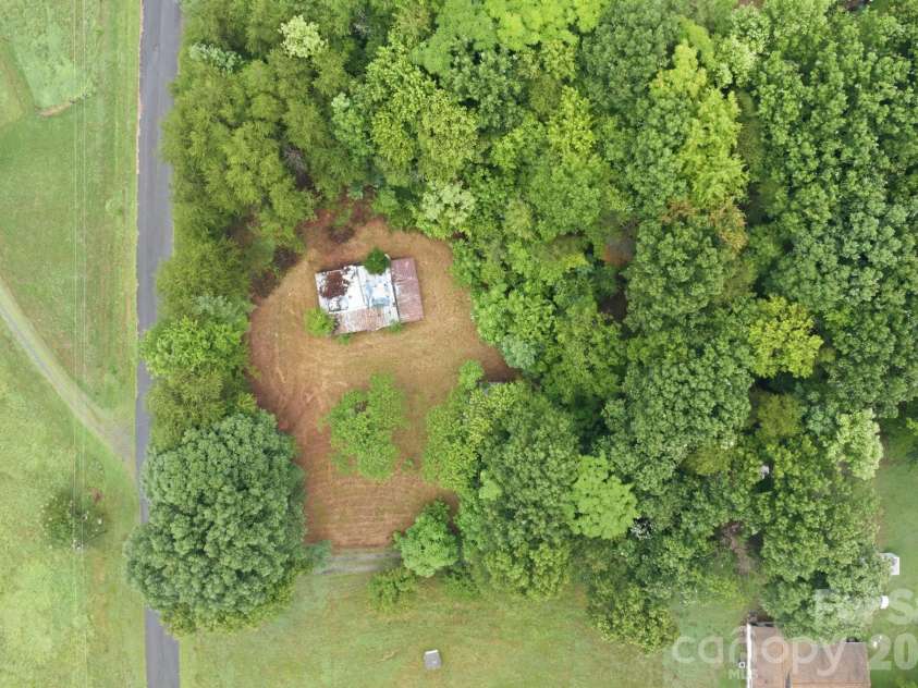 154 Beagle Lane, Statesville, NC 28625.  MLS# CAR4409075, YatesRealty ID 44526. 