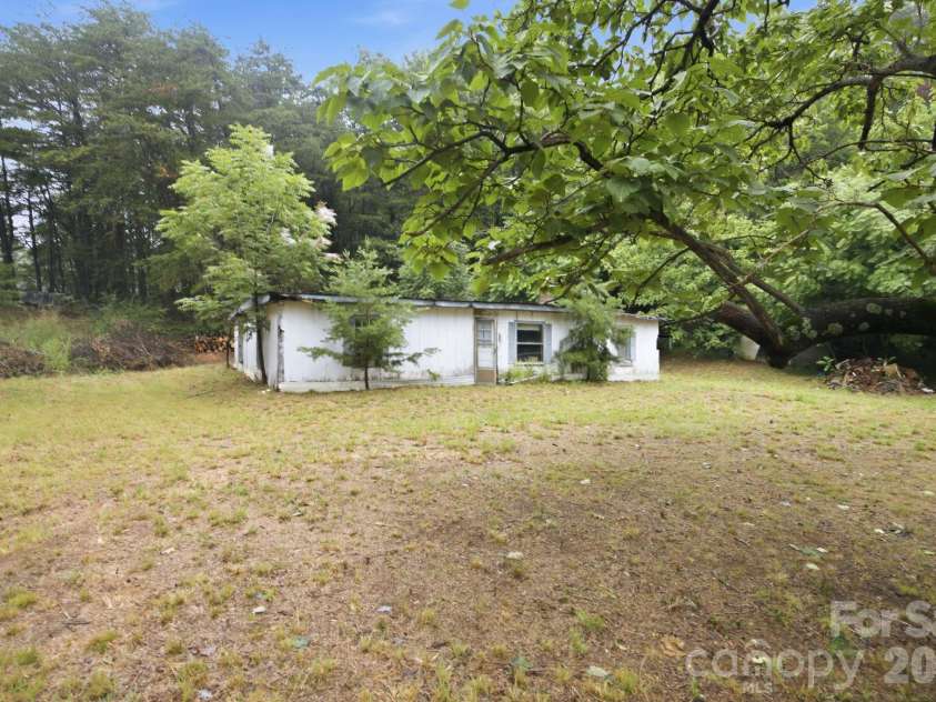 154 Beagle Lane, Statesville, NC 28625.  MLS# CAR4409075, YatesRealty ID 44526. 