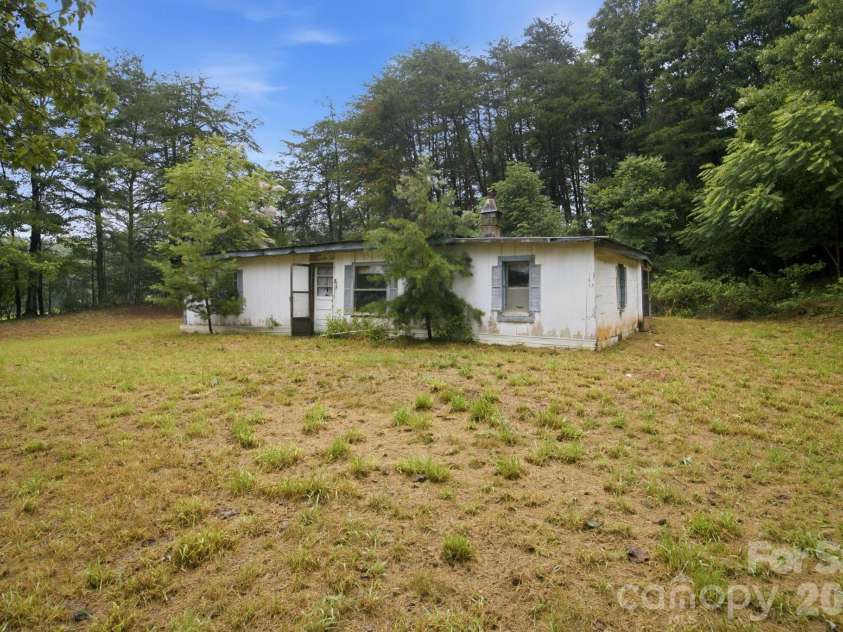 154 Beagle Lane, Statesville, NC 28625.  MLS# CAR4409075, YatesRealty ID 44526. 
