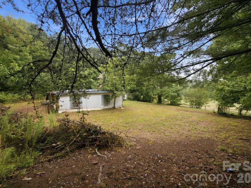 154 Beagle Lane, Statesville, NC 28625.  MLS# CAR4409075, YatesRealty ID 44526. 
