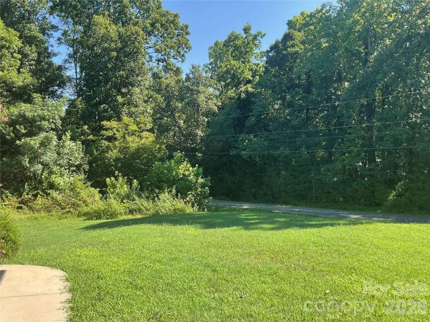 135 Blossom Hill Road, Lincolnton, NC 28092.  MLS# CAR4414957, YatesRealty ID 44528. 
