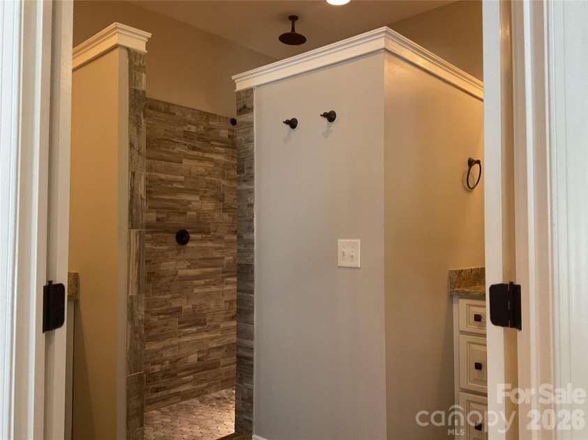 135 Blossom Hill Road, Lincolnton, NC 28092.  MLS# CAR4414957, YatesRealty ID 44528. 