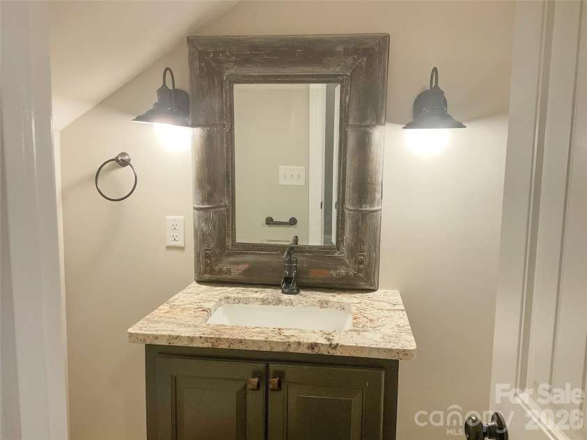 135 Blossom Hill Road, Lincolnton, NC 28092.  MLS# CAR4414957, YatesRealty ID 44528. 