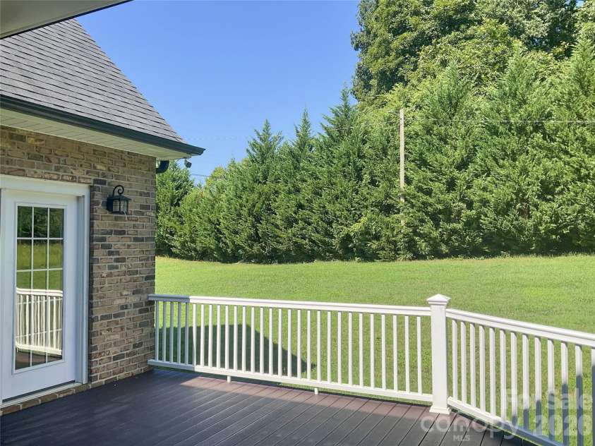 135 Blossom Hill Road, Lincolnton, NC 28092.  MLS# CAR4414957, YatesRealty ID 44528. 