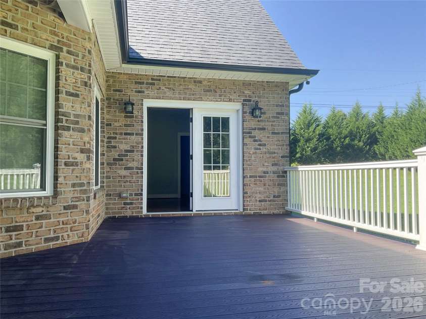 135 Blossom Hill Road, Lincolnton, NC 28092.  MLS# CAR4414957, YatesRealty ID 44528. 