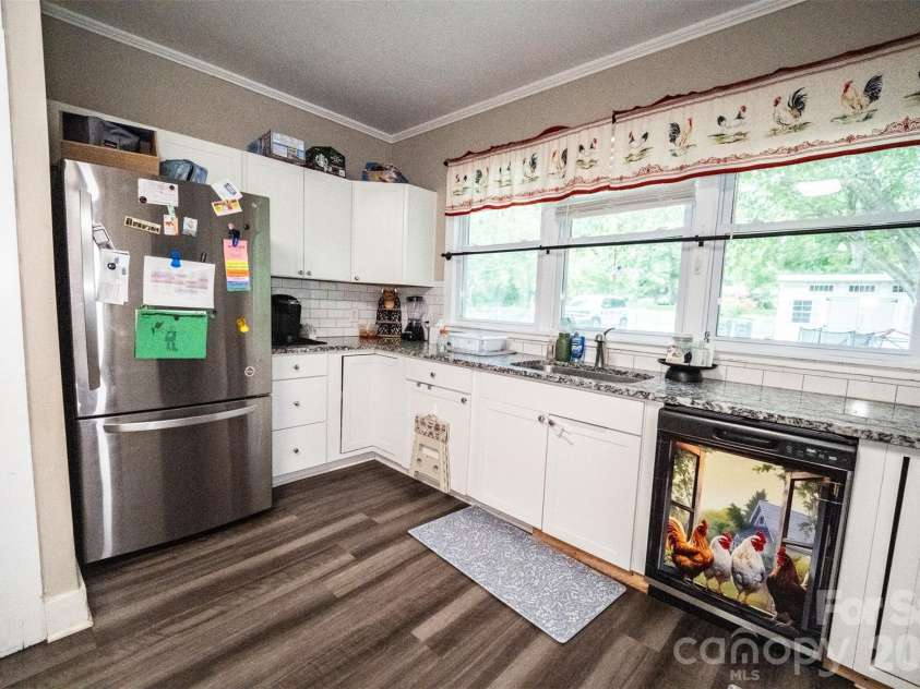 702 5th Street, Spencer, NC 28159.  MLS# CAR4413894, YatesRealty ID 44529. Kitchen