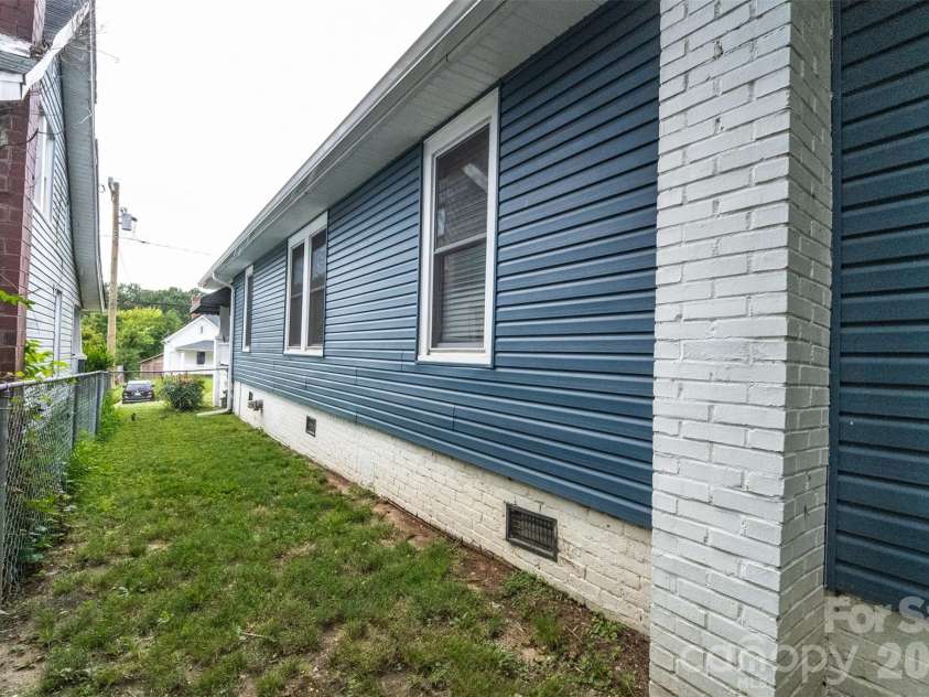 702 5th Street, Spencer, NC 28159.  MLS# CAR4413894, YatesRealty ID 44529. Side of home