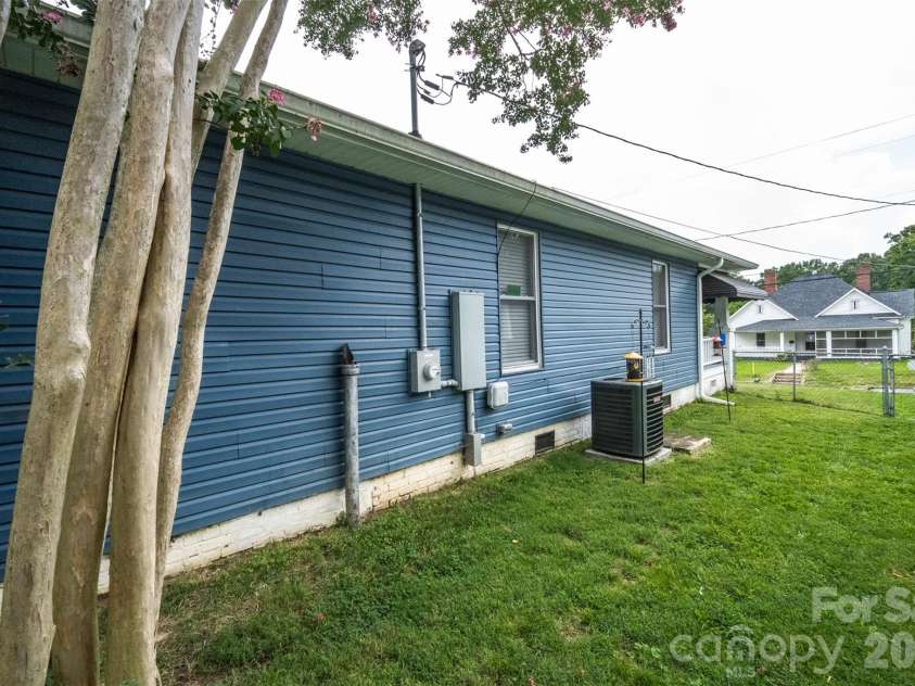 702 5th Street, Spencer, NC 28159.  MLS# CAR4413894, YatesRealty ID 44529. Side of home