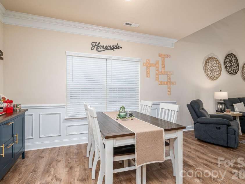 5216 Newport Landing Way, Gastonia, NC 28056.  MLS# CAR4414254, YatesRealty ID 44531. Dining space