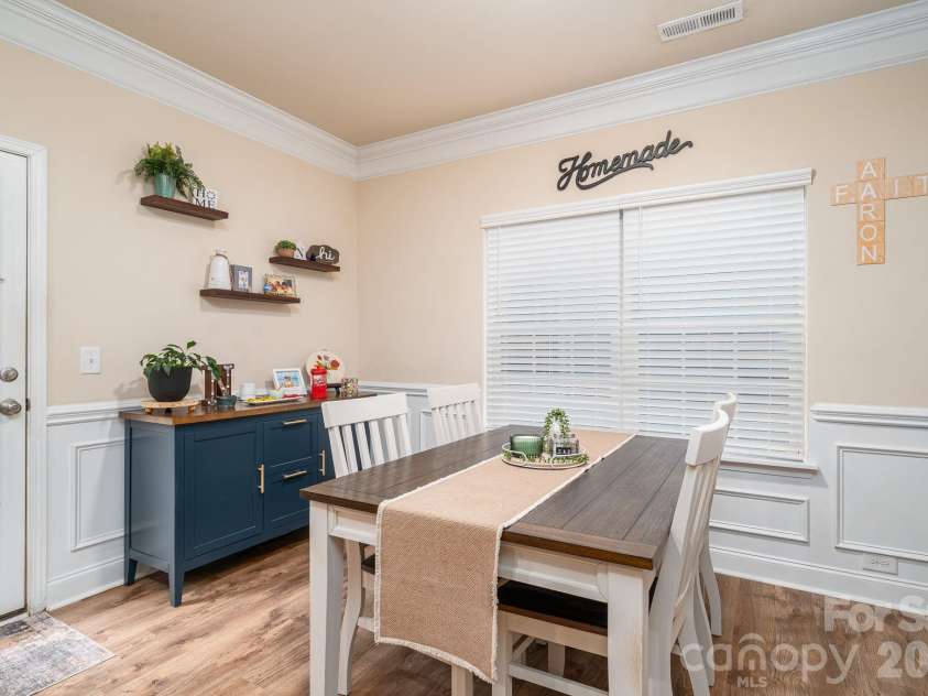 5216 Newport Landing Way, Gastonia, NC 28056.  MLS# CAR4414254, YatesRealty ID 44531. Dining space