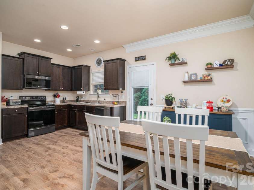5216 Newport Landing Way, Gastonia, NC 28056.  MLS# CAR4414254, YatesRealty ID 44531. Dining space