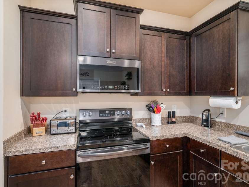 5216 Newport Landing Way, Gastonia, NC 28056.  MLS# CAR4414254, YatesRealty ID 44531. Kitchen