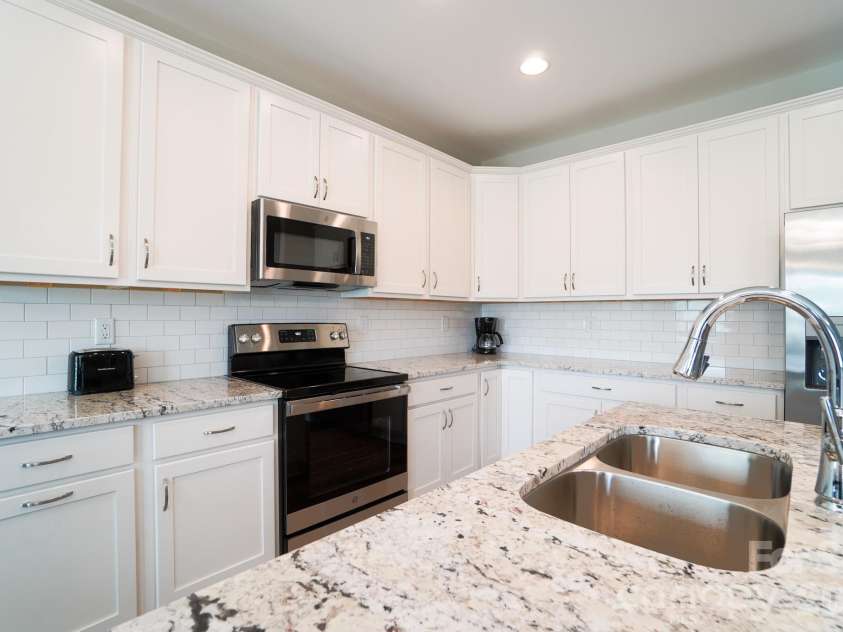 112B Deer Brook Drive, Shelby, NC 28150.  MLS# CAR4414725, YatesRealty ID 44533. 