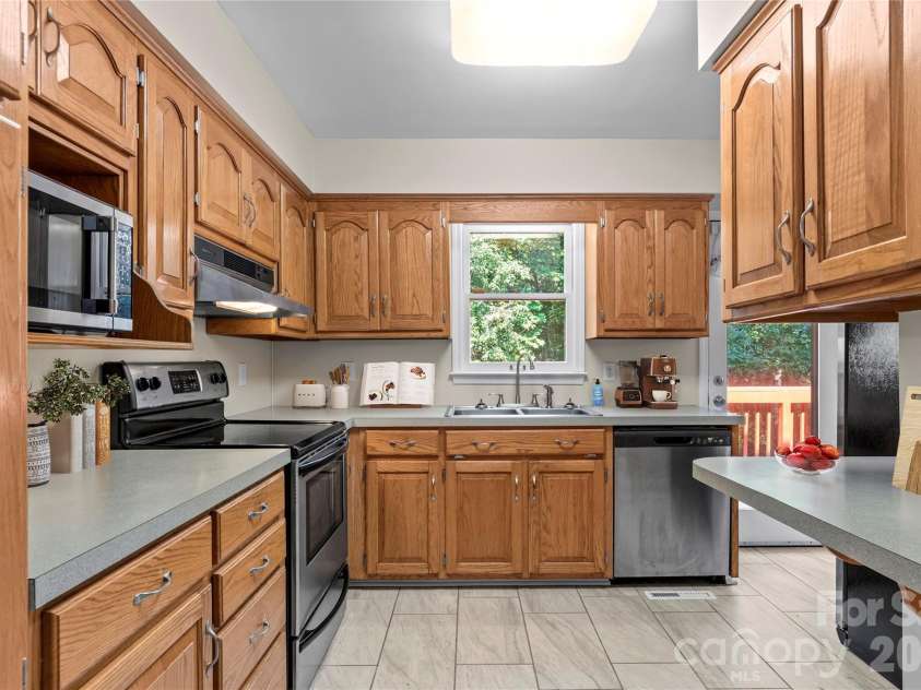 6045 Stone Bluff Drive, Clemmons, NC 27012.  MLS# CAR4414958, YatesRealty ID 44535. 